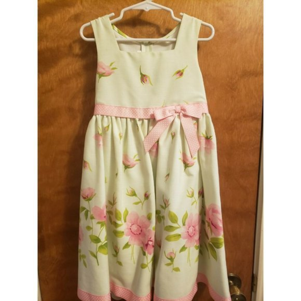 Light Green Shortsleeve Dress with‎ Pink Belt and Flowers Sz 5